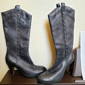Black leather Aquatalia studded heeled boots size 7.5
